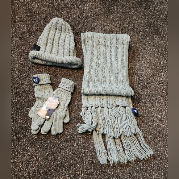 Hat, Scarf, Mittens 3-Piece Set Gray That's It Brand NWOT - Picture 1 of 5